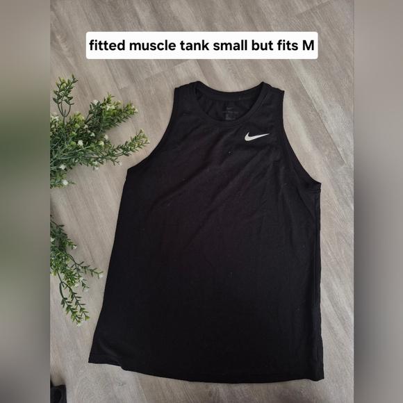 Nike Black Women's Sleeveless Training Tank with White Swoosh S/M - Picture 2 of 2
